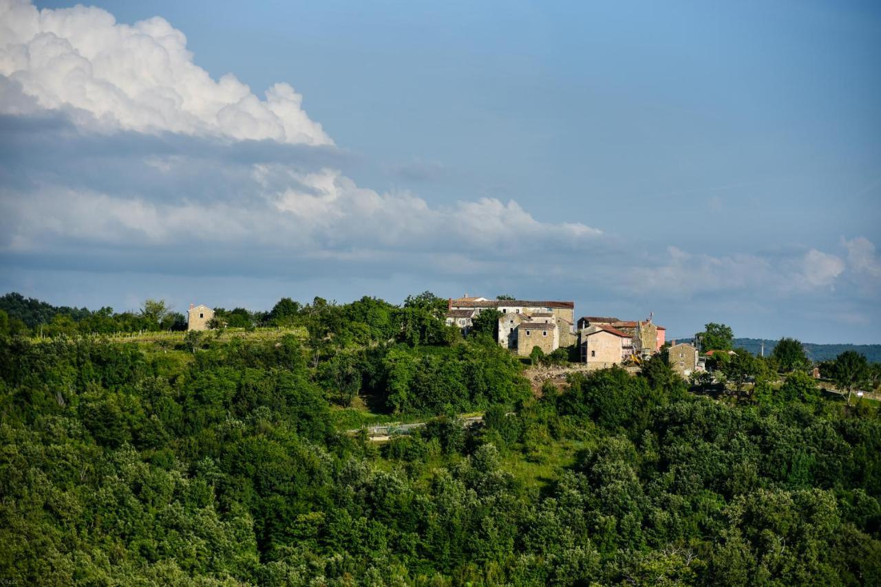 MomjanL'Abbraccio Della Quercia公寓 外观 照片
